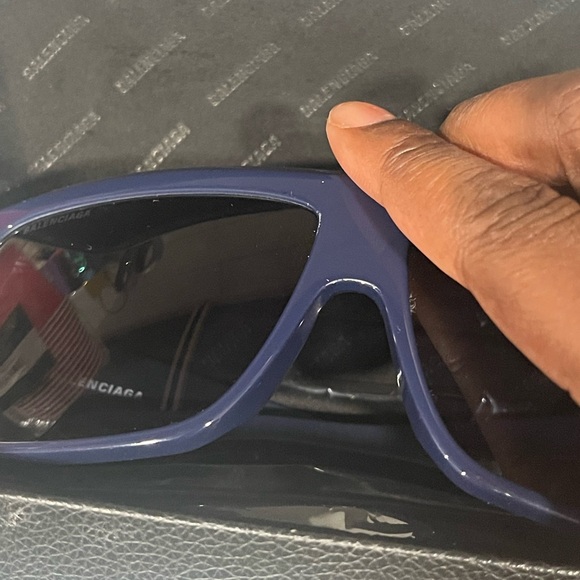 Balenciaga Oversized Rectangular Sunglasses - Picture 9 of 9